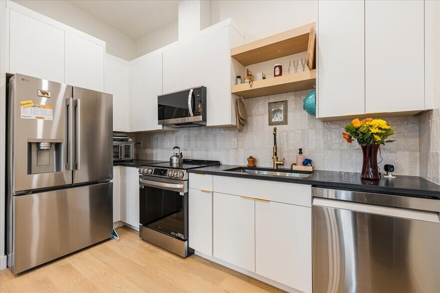 More Photos Of 520 Columbia St, Cathlamet Apartments For Sale