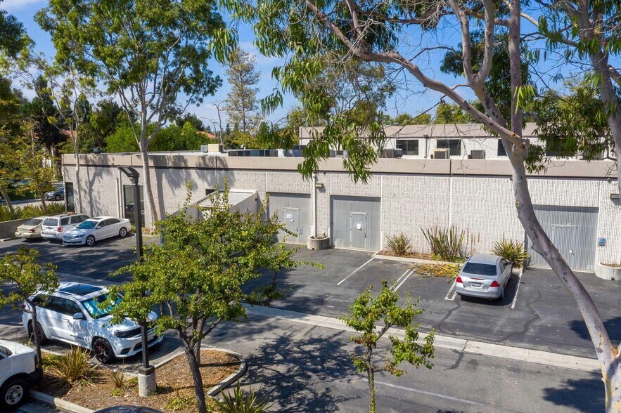 More Photos Of 5800-5860 Hannum Ave, Los Angeles Unknown For Lease