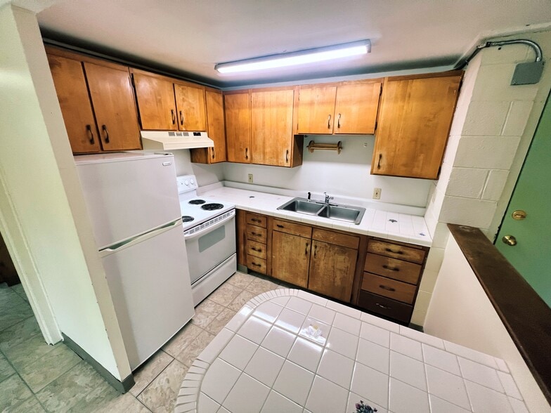 More Photos Of 2204 W Northern Lights Blvd, Anchorage Apartments For Sale