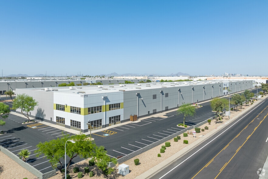 More Photos Of 1711 S 47th Ave, Phoenix Distribution For Lease