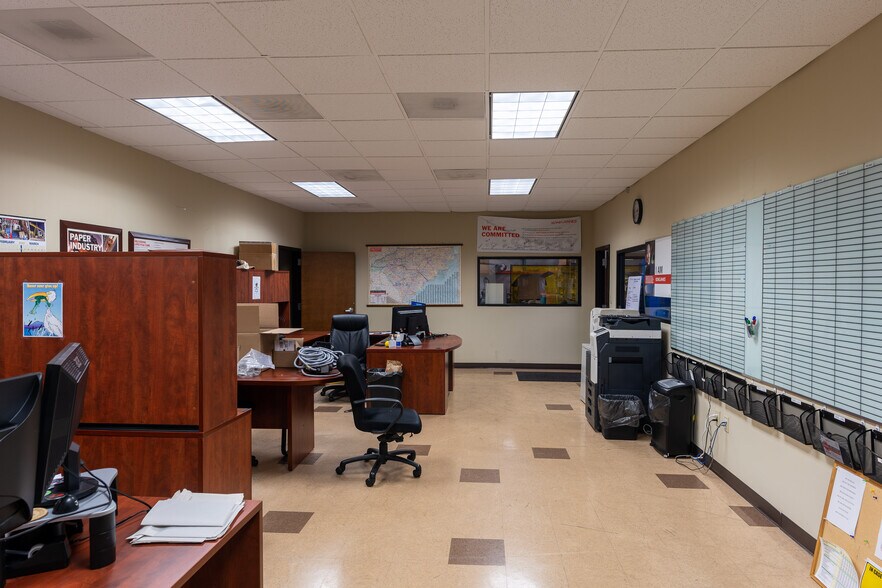 More Photos Of 4205 Stuart Andrew Blvd, Charlotte Light Distribution For Lease