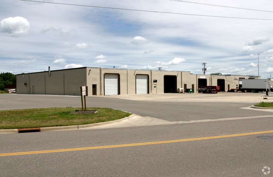 More Photos Of 8215-8300 W 126th St W, Savage Distribution For Lease