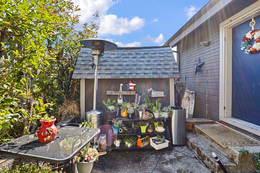 More Photos Of 92 NW Glenhart Ave, Winston Freestanding For Sale