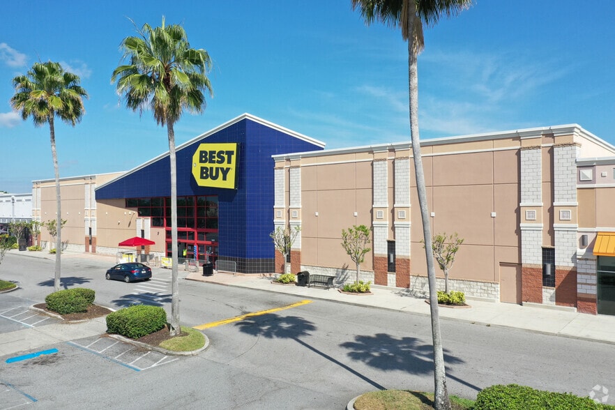 More Photos Of 303-881 N Alafaya Trl, Orlando Unknown For Lease