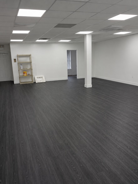 More Photos Of 7050 Winkler Rd, Fort Myers Restaurant For Lease