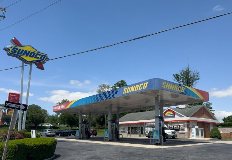 Primary Photo Of 1000 Dual Hwy, Hagerstown Service Station For Sale