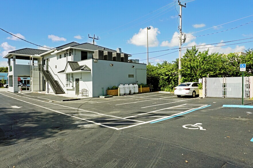 More Photos Of 2010 Wilton Dr, Wilton Manors Restaurant For Lease