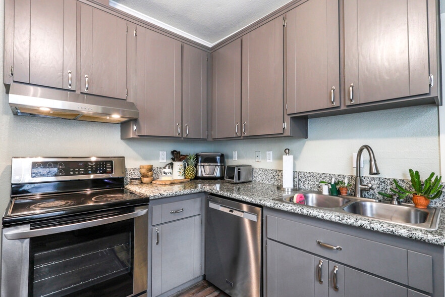 More Photos Of 517 13th St, Sacramento Multifamily For Sale