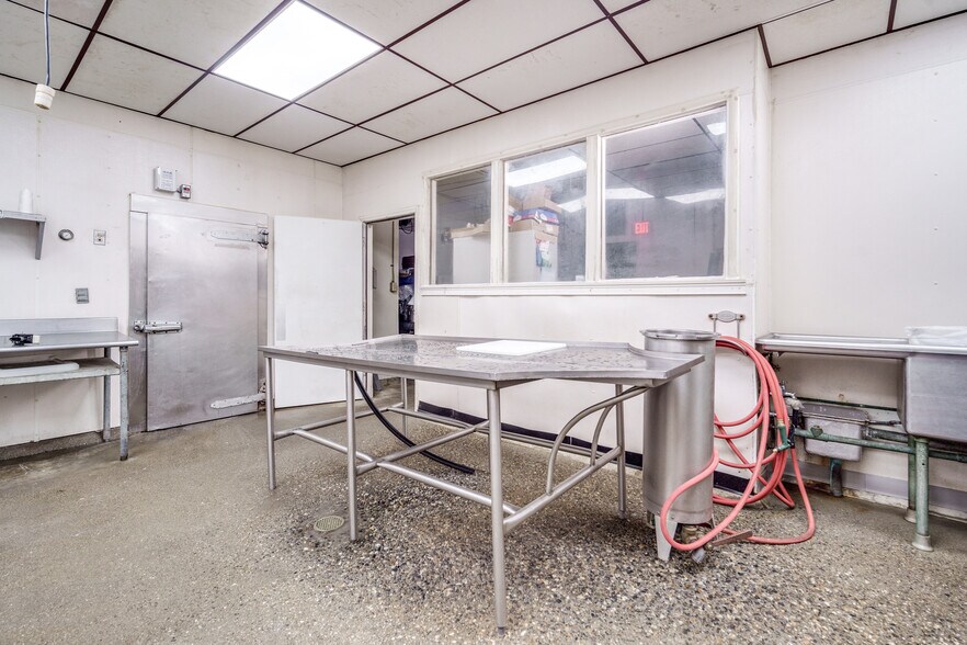 More Photos Of 988-994 Main St, Springfield Storefront Retail Residential For Sale