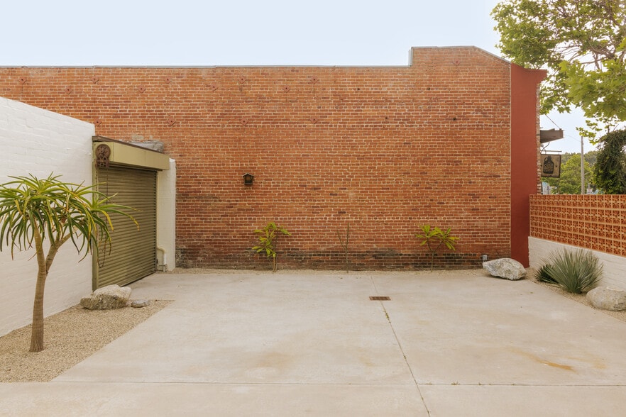 More Photos Of 2218 Pico Blvd, Santa Monica General Retail For Sale