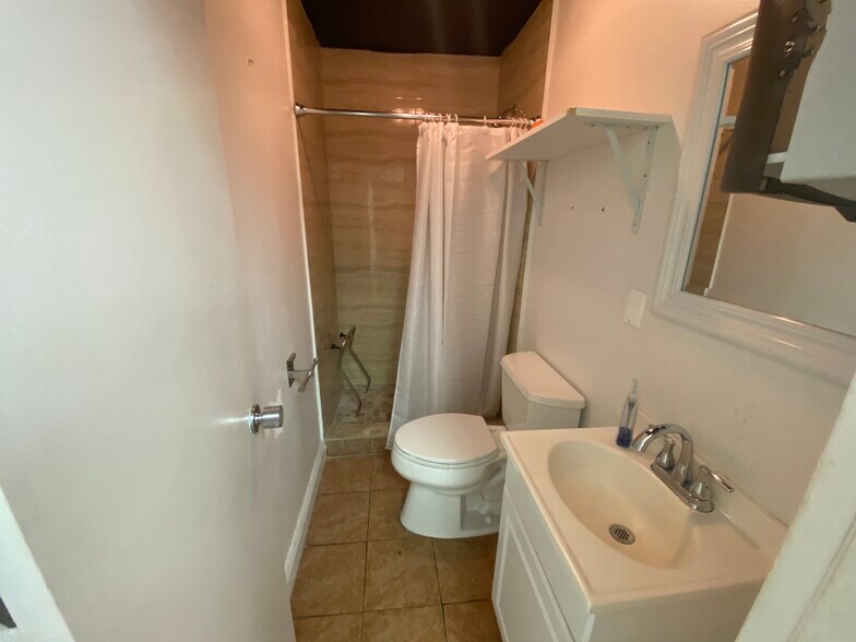 More Photos Of 4101 NW 3rd Ct, Plantation Medical For Lease