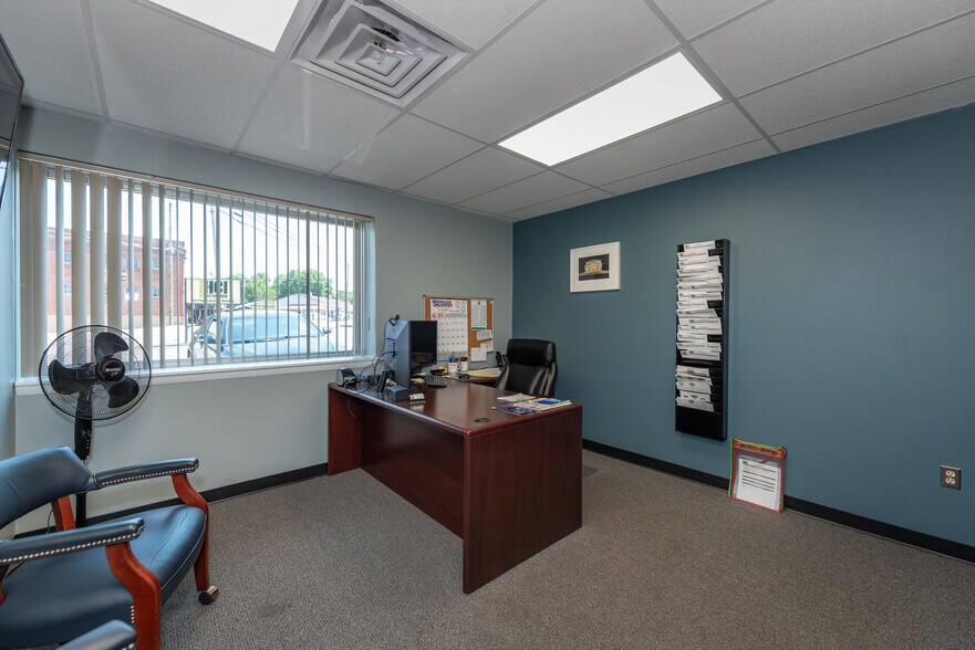 More Photos Of 36 W Pennsylvania Ave, Walkersville Warehouse For Sale