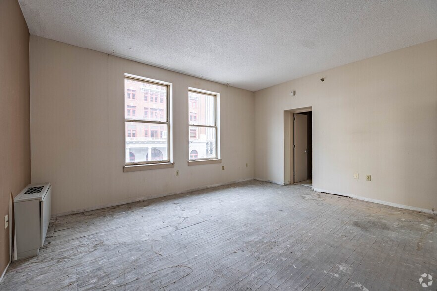 More Photos Of 11 S Ludlow St, Dayton Hotel For Sale