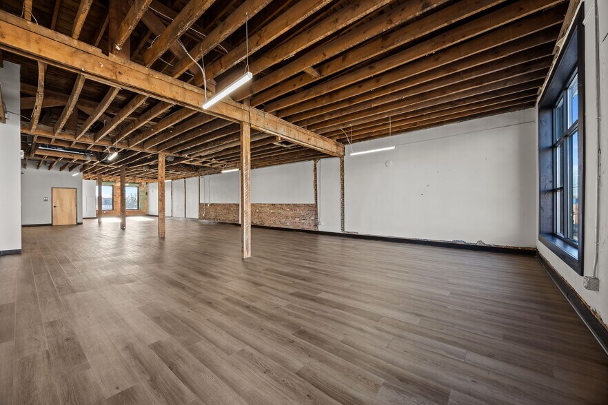 More Photos Of 207 S Garnett St, Henderson Flex For Lease