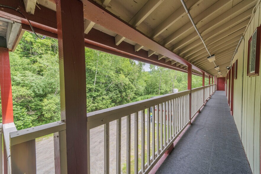 More Photos Of 6 Abroad Rd, West Dover Hotel For Sale