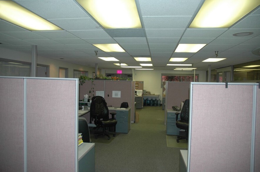 More Photos Of 500 E Illinois St, Newberg Manufacturing For Lease