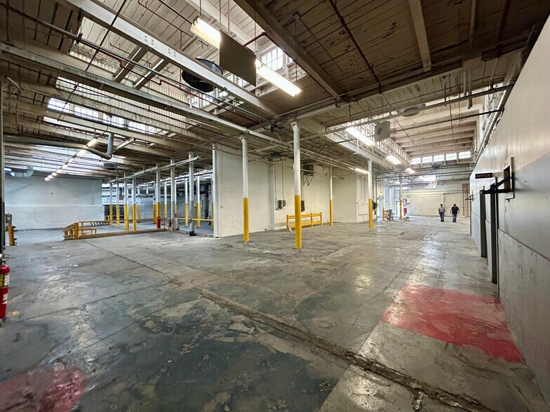 More Photos Of 620 Spring St, North Dighton Warehouse For Lease