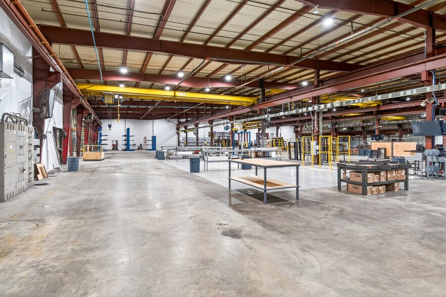 More Photos Of 1402 E Veterans Memorial Pky, Truesdale Manufacturing For Sale