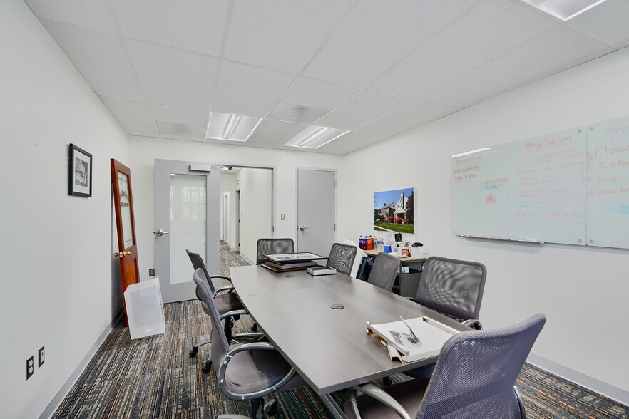 More Photos Of 11 Center Pl, Dundalk Office For Sale