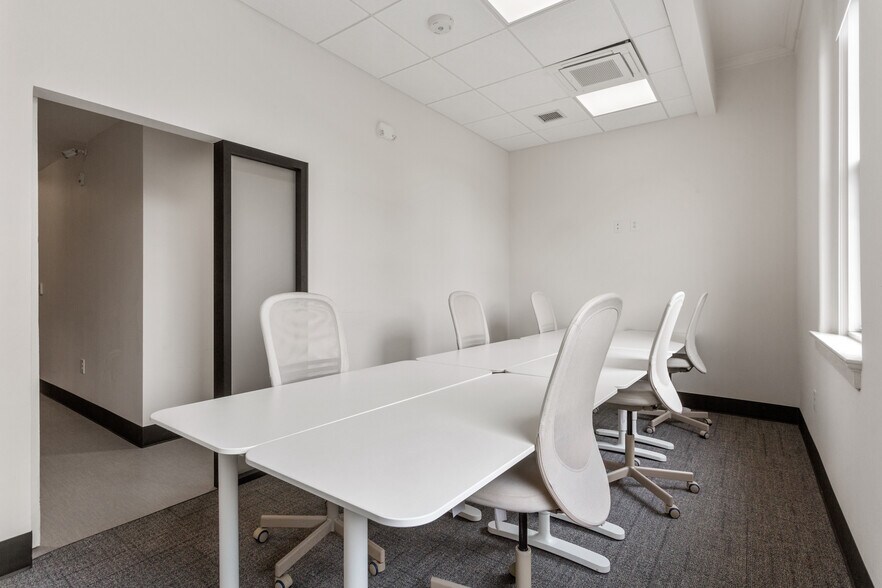More Photos Of 312 Sycamore St, Decatur Office For Sale