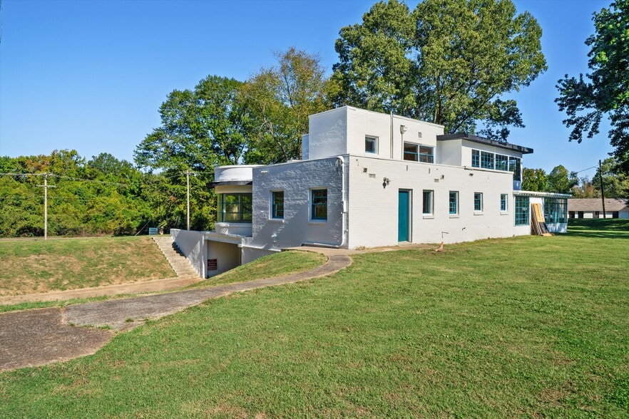 More Photos Of 3590 Thomas St, Memphis Office For Sale