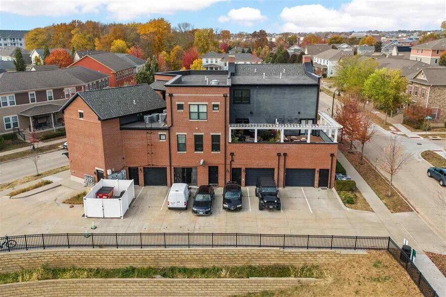 More Photos Of 1010 Martin St, Iowa City Office For Sale