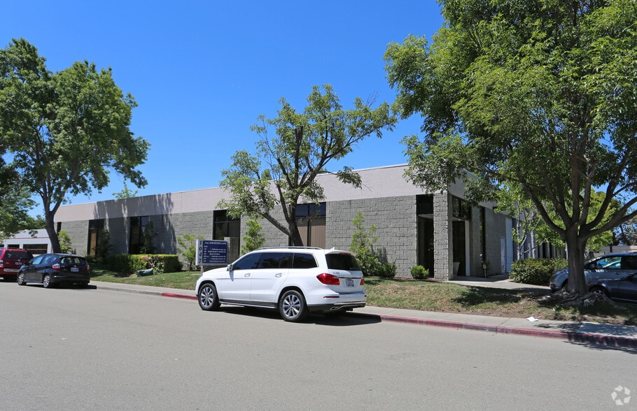 Primary Photo Of 1047 Serpentine Ln, Pleasanton Research And Development For Lease