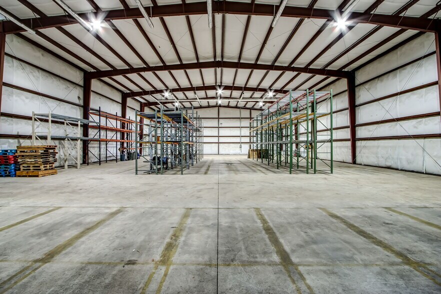 More Photos Of 10416 New Berlin Rd, Jacksonville Warehouse For Lease