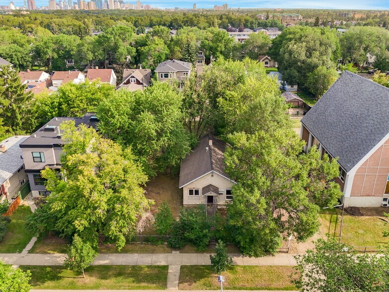 More Photos Of 9630 74 Av NW, Edmonton Flex For Sale