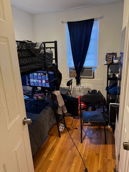 More Photos Of 11715 200th St, Saint Albans Multifamily For Sale