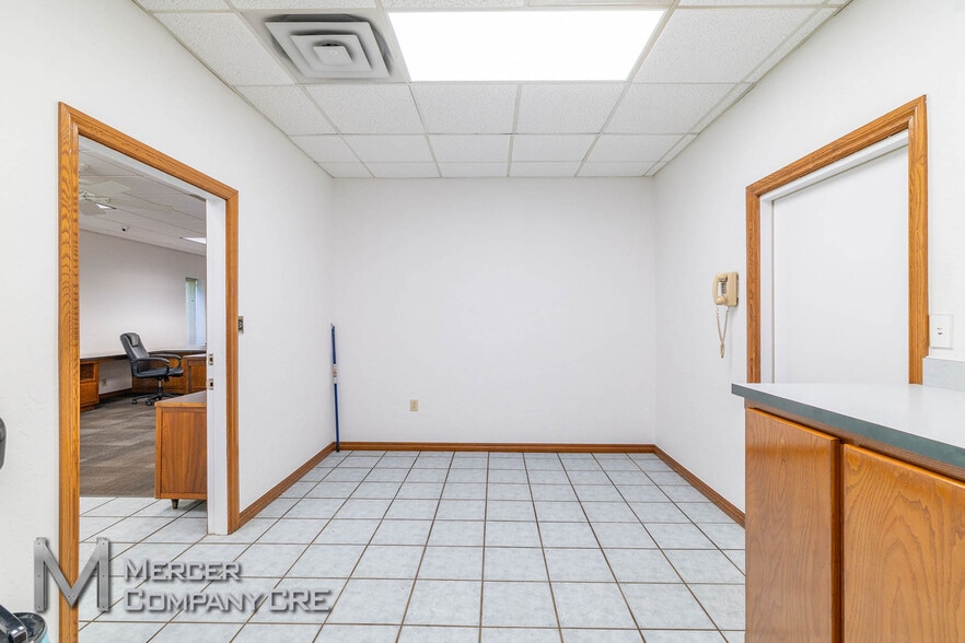 More Photos Of 10108 NW 10th St, Yukon Warehouse For Sale