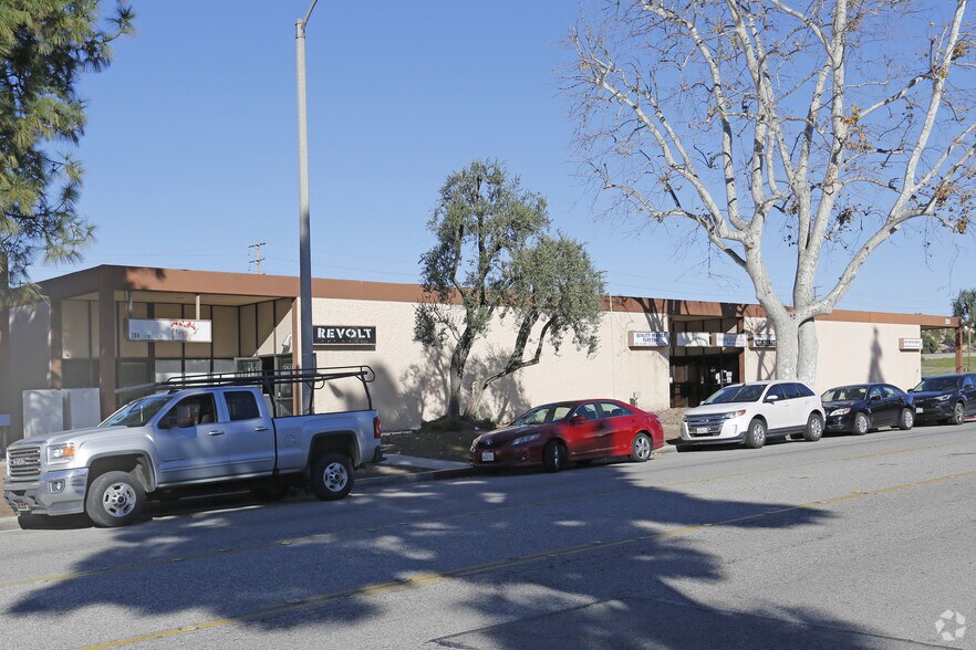More Photos Of 255 Easy St, Simi Valley Manufacturing For Lease