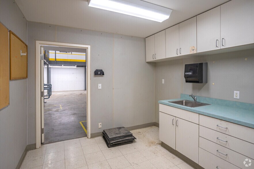 More Photos Of 700 W Main St, Norman Drugstore For Sale