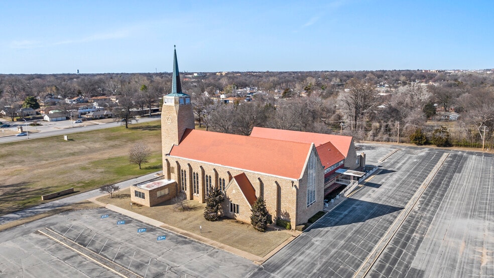 More Photos Of 1505 E Grand Ave, Ponca City Religious Facility For Sale