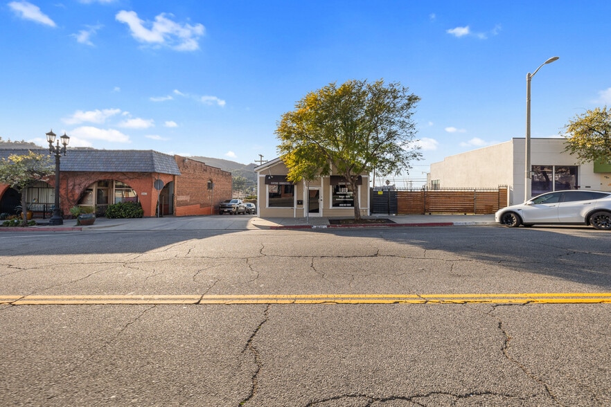 More Photos Of 9937 Commerce Ave, Tujunga Freestanding For Sale
