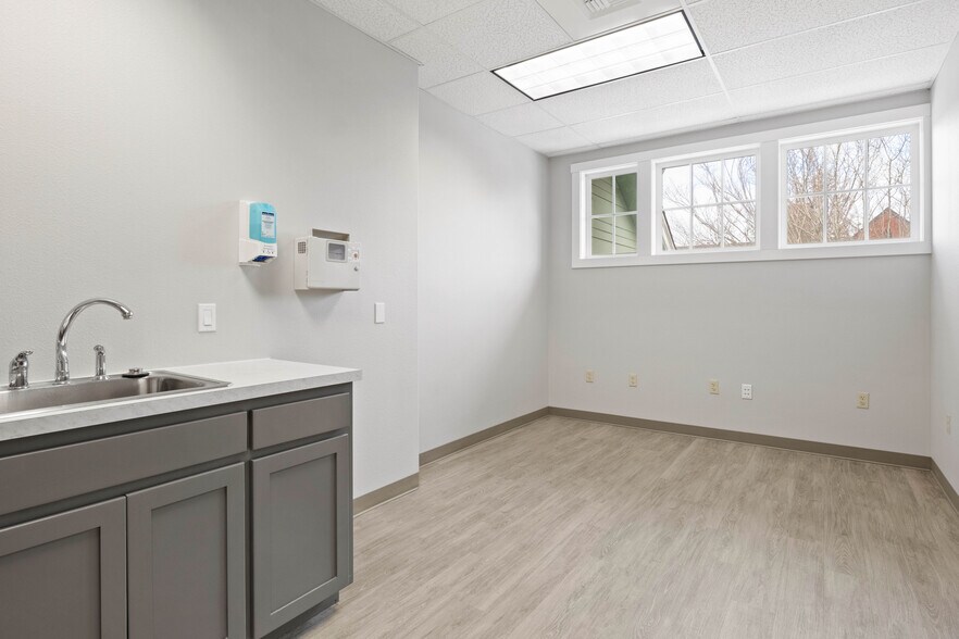 More Photos Of 350 Miller St SE, Salem Office For Sale