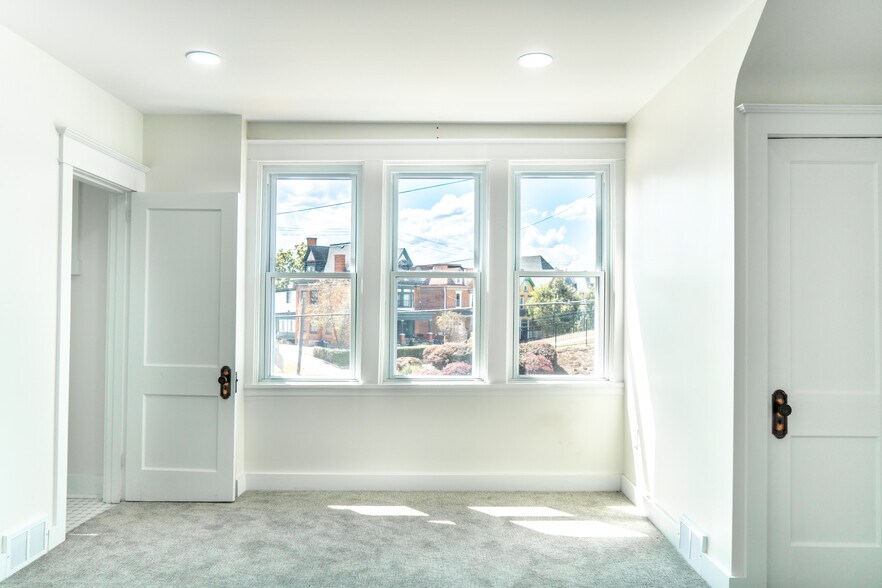 More Photos Of 2860 Perrysville Ave, Pittsburgh Funeral Home For Sale