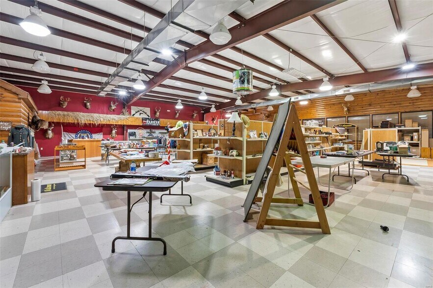 More Photos Of 1014 Linn St, Sikeston Freestanding For Sale