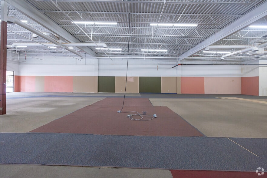 More Photos Of 3211-3231 Coors Blvd SW, Albuquerque Unknown For Lease