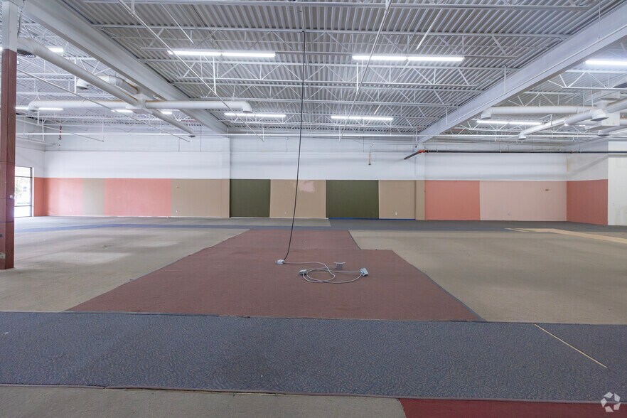 More Photos Of 3211-3231 Coors Blvd SW, Albuquerque Unknown For Lease