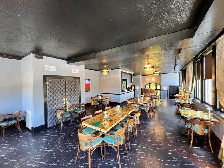 More Photos Of 2 E Main St, Luray General Retail For Sale