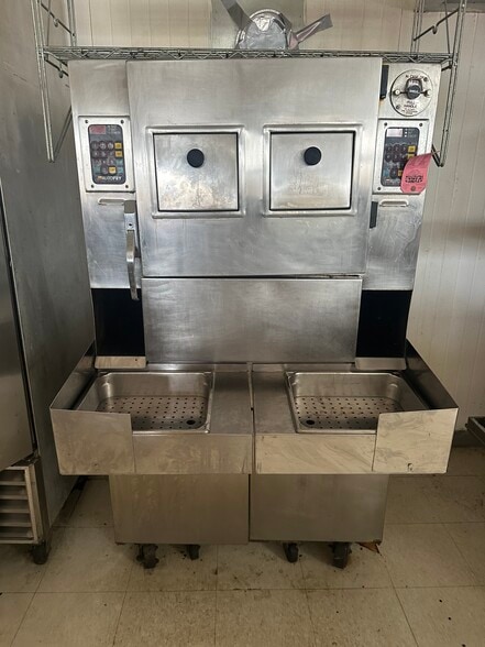 More Photos Of 215 E Lima St, Forest Restaurant For Sale