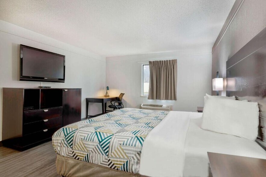 More Photos Of 1410 Southeast Washington Blvd, Bartlesville Hotel For Sale