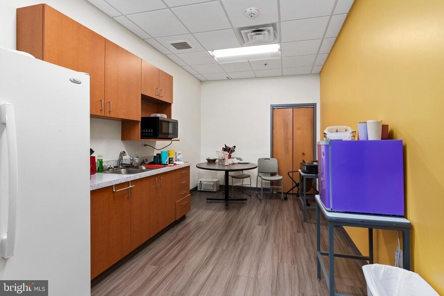 More Photos Of 100 W Franklin St, Hagerstown Office Residential For Lease