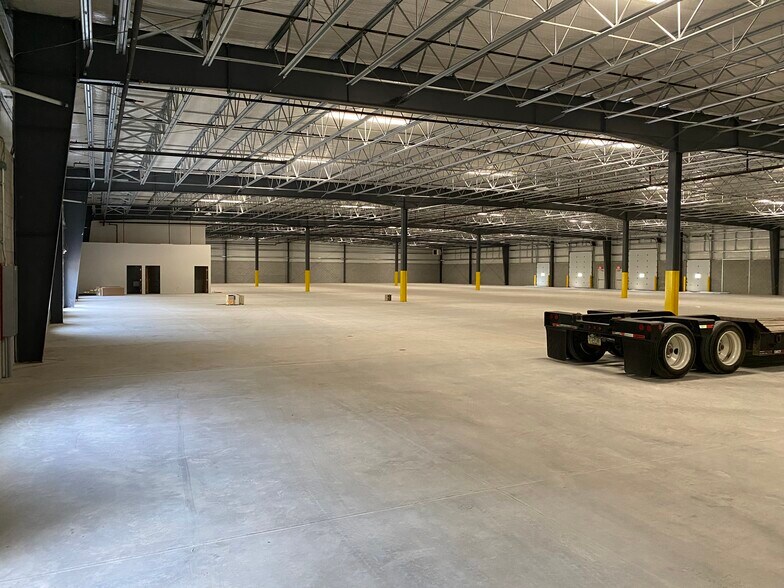 More Photos Of 121 Bay Hill Dr, Latrobe Warehouse For Lease