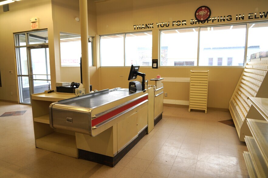 More Photos Of 304 Smith Ave, Elwood General Retail For Sale