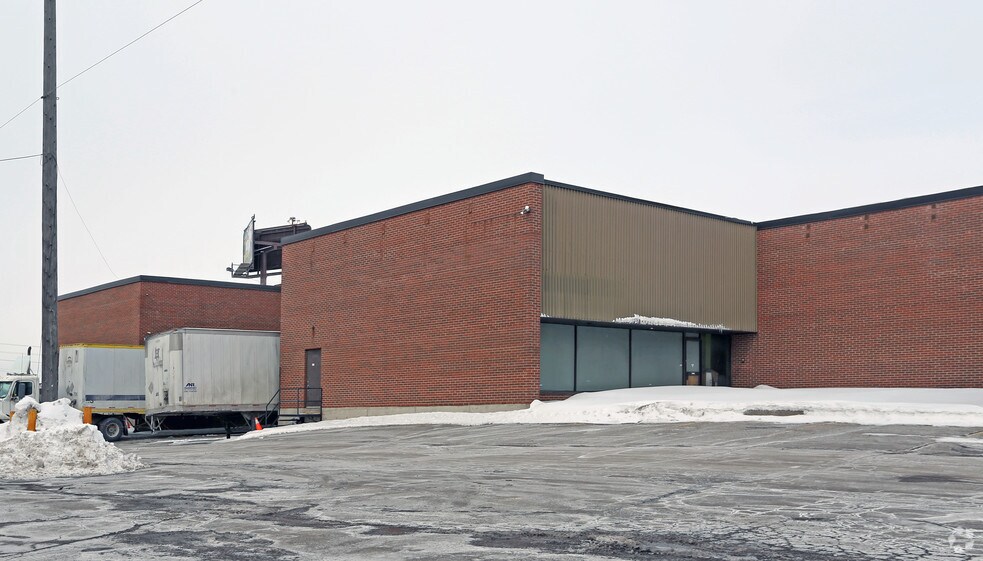 More Photos Of 114 Norfinch Dr, Toronto Manufacturing For Lease