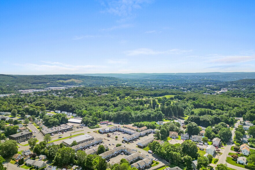 More Photos Of 975 Meriden Rd, Waterbury Specialty For Sale