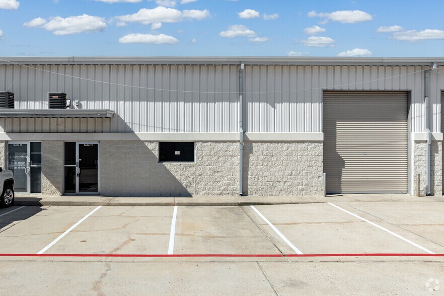 More Photos Of 15825 State Highway 249, Houston Storefront For Lease
