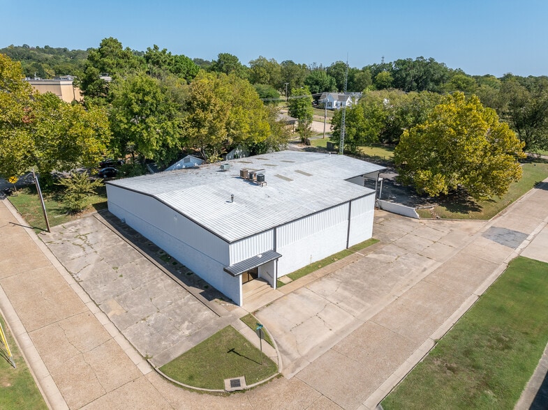 More Photos Of 100 N 11th St, Van Buren Warehouse For Sale